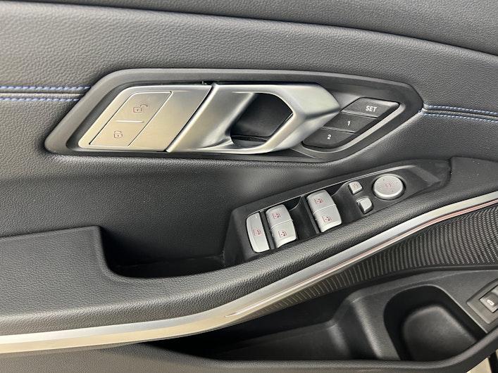 Vehicle image BMW 3 SERIES