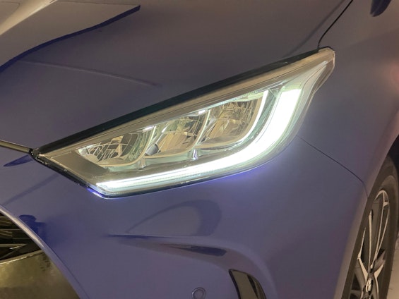 Vehicle image 15