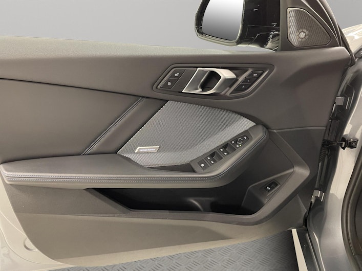 Vehicle image BMW 1 SERIES