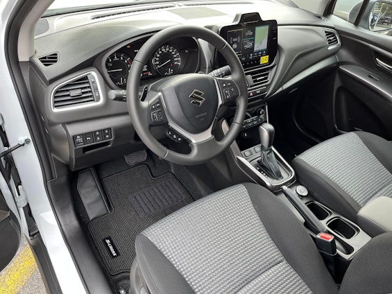 Vehicle image 6