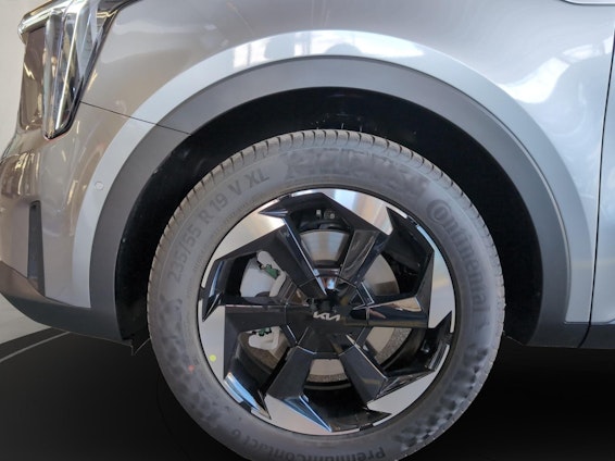 Vehicle image 16 Vehicle image 16