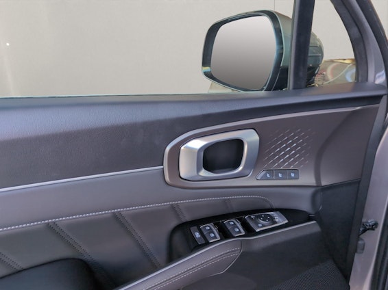 Vehicle image 18 Vehicle image 18