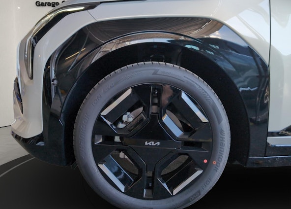 Vehicle image 16 Vehicle image 16