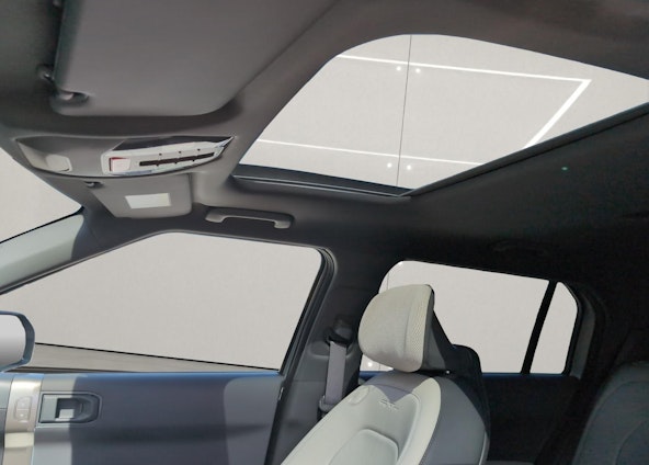 Vehicle image 17 Vehicle image 17