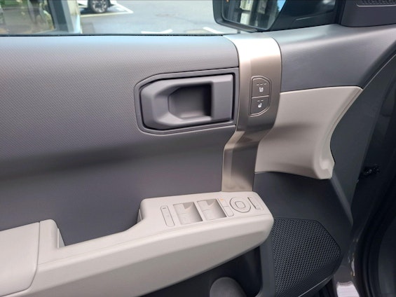 Vehicle image 9 Vehicle image 9