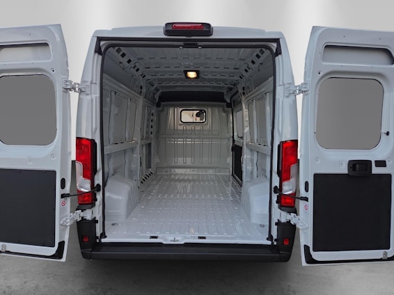 Vehicle image 9 Vehicle image 9