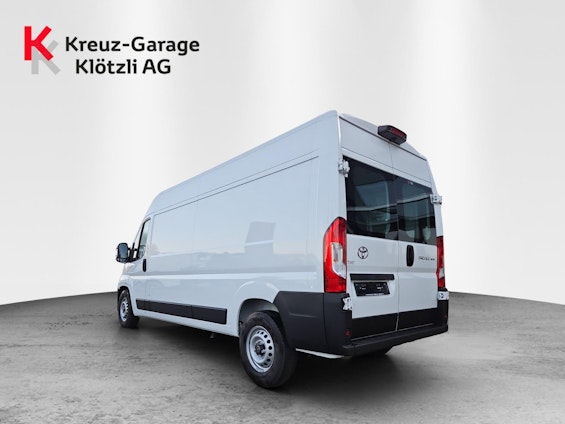 Vehicle image 4 Vehicle image 4