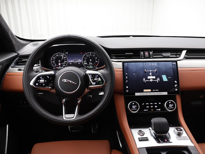 Vehicle image JAGUAR F-PACE