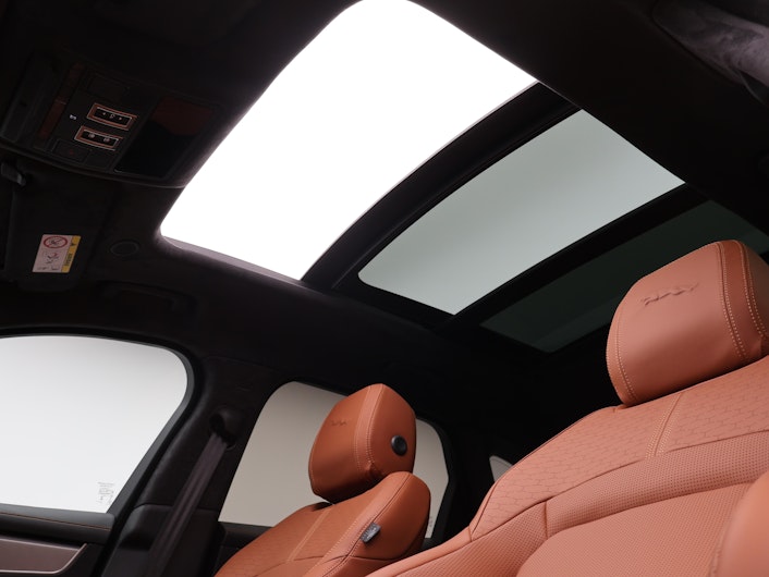 Vehicle image JAGUAR F-PACE