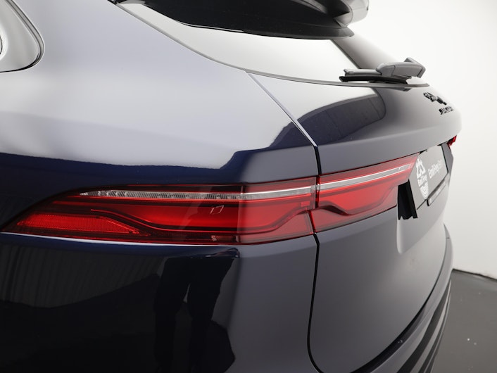 Vehicle image JAGUAR F-PACE