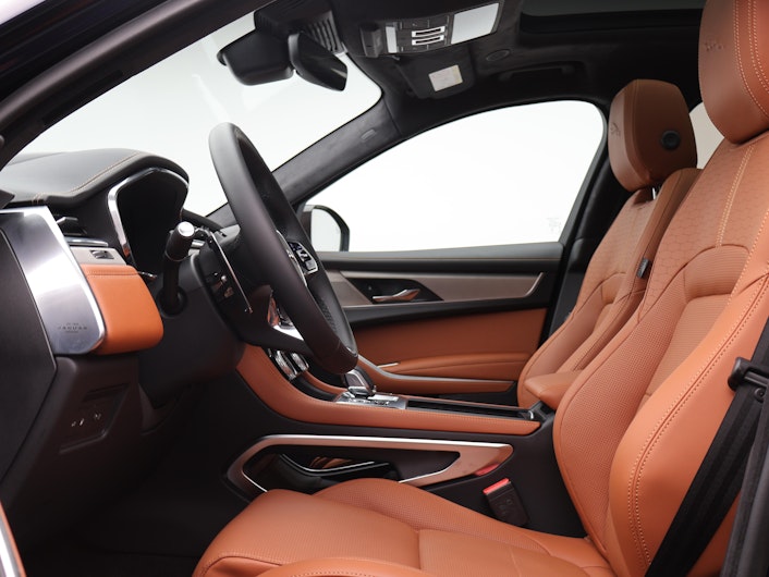 Vehicle image JAGUAR F-PACE