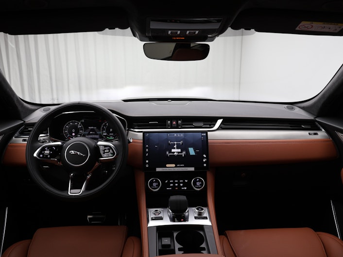 Vehicle image JAGUAR F-PACE