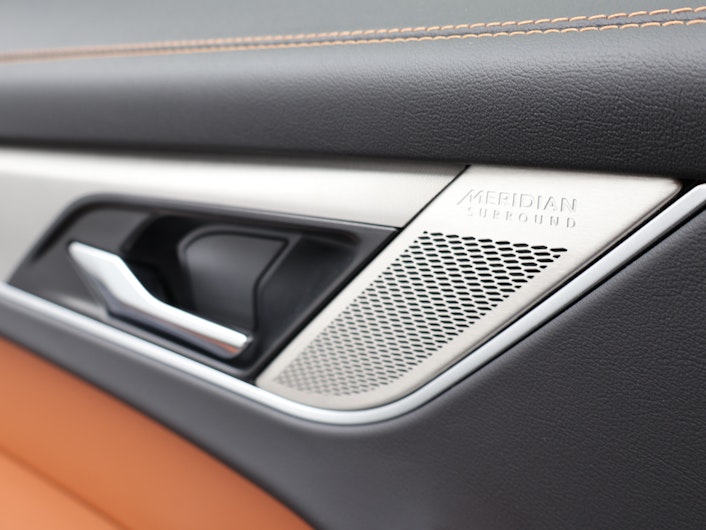 Vehicle image JAGUAR F-PACE