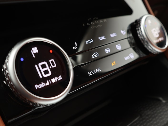 Vehicle image JAGUAR F-PACE