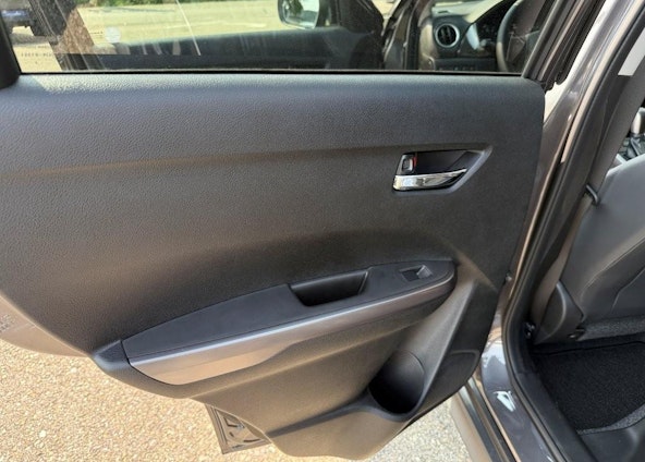 Vehicle image 19 Vehicle image 19