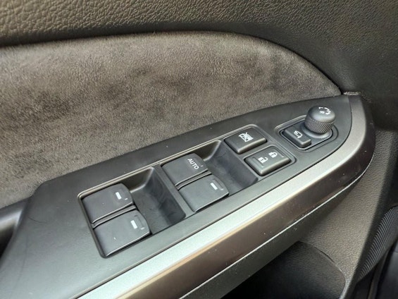 Vehicle image 17 Vehicle image 17