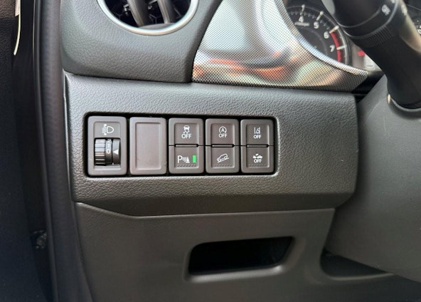 Vehicle image 18 Vehicle image 18