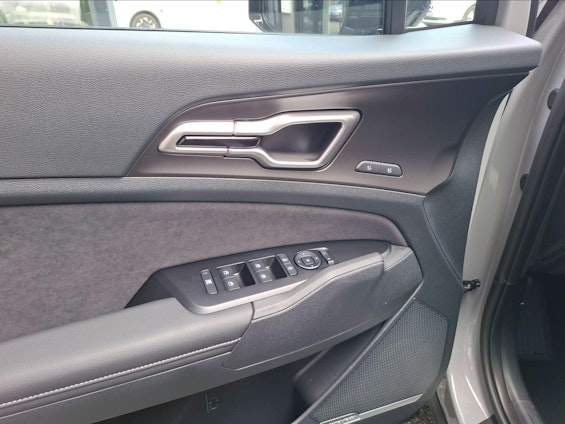 Vehicle image 9 Vehicle image 9