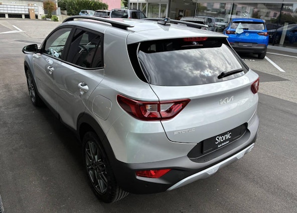 Vehicle image 4 Vehicle image 4