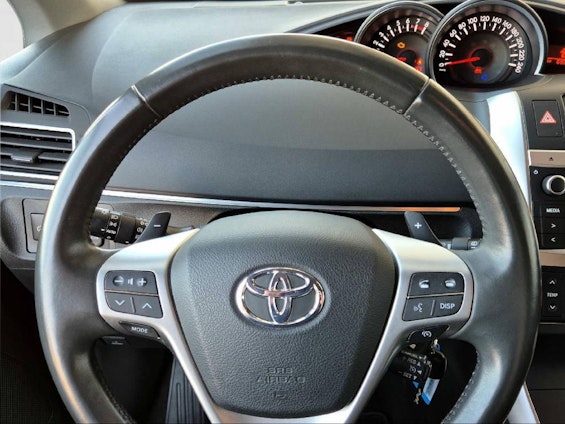 Vehicle image 9 Vehicle image 9