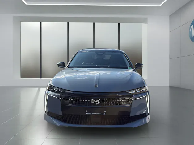 DS Automobiles No4 E-Tense Étoile Alcantara