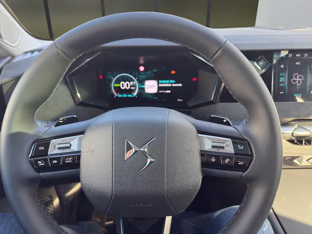 DS Automobiles No4 E-Tense Étoile Alcantara