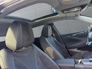 DS Automobiles No4 E-Tense Étoile Alcantara