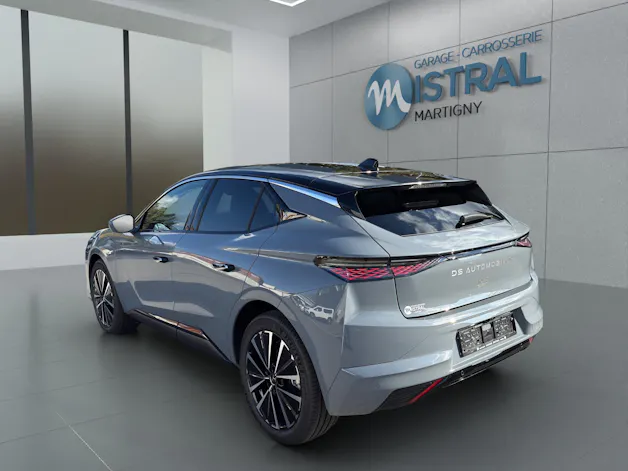 DS Automobiles No4 E-Tense Étoile Alcantara