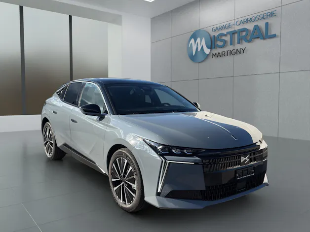 DS Automobiles No4 E-Tense Étoile Alcantara