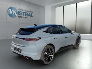 DS Automobiles No4 E-Tense Étoile Alcantara
