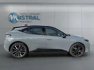 DS Automobiles No4 E-Tense Étoile Alcantara