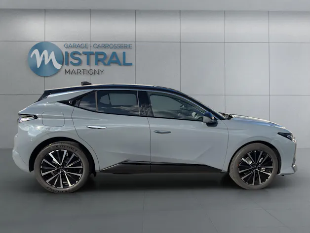 DS Automobiles No4 E-Tense Étoile Alcantara
