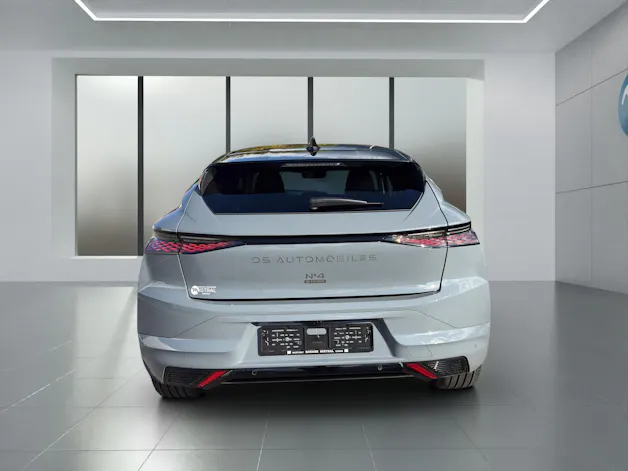 DS Automobiles No4 E-Tense Étoile Alcantara