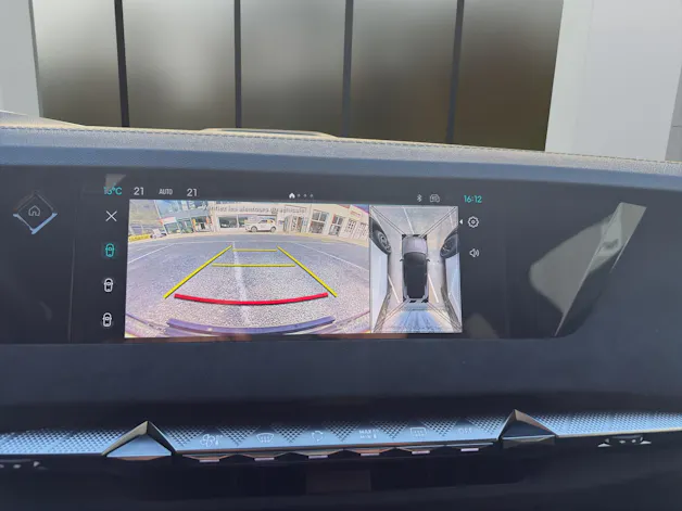 DS Automobiles No4 E-Tense Étoile Alcantara