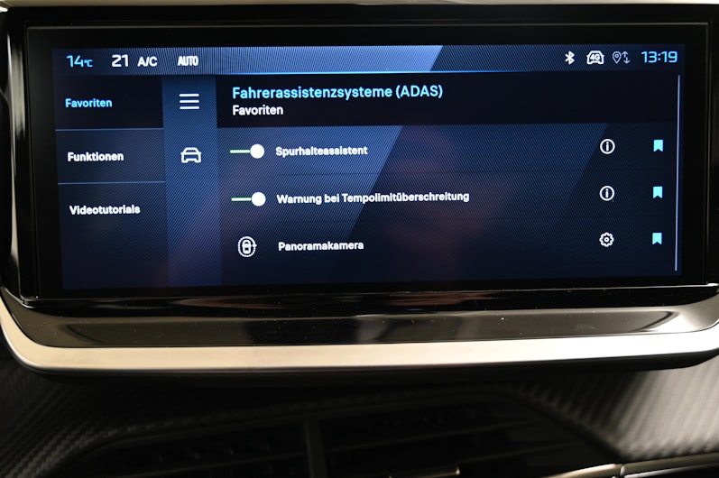 Vehicle image PEUGEOT 208