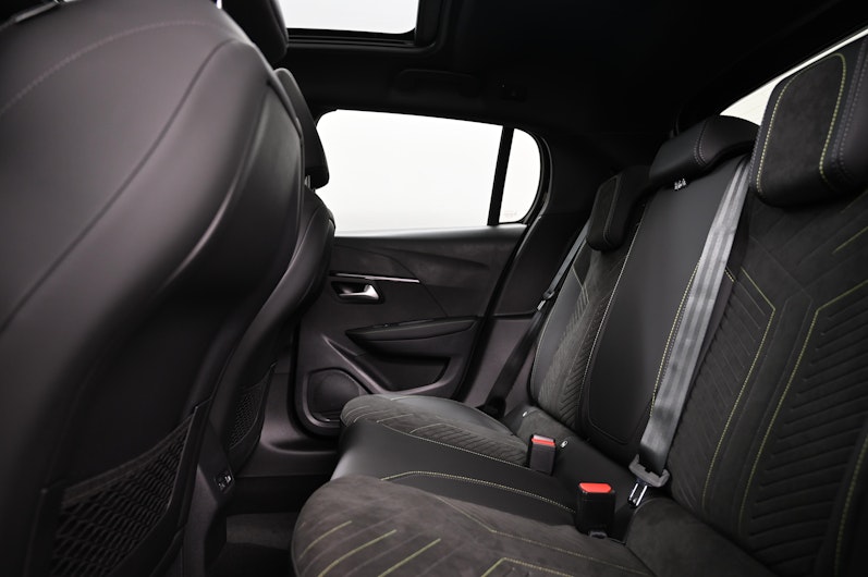 Vehicle image PEUGEOT 208