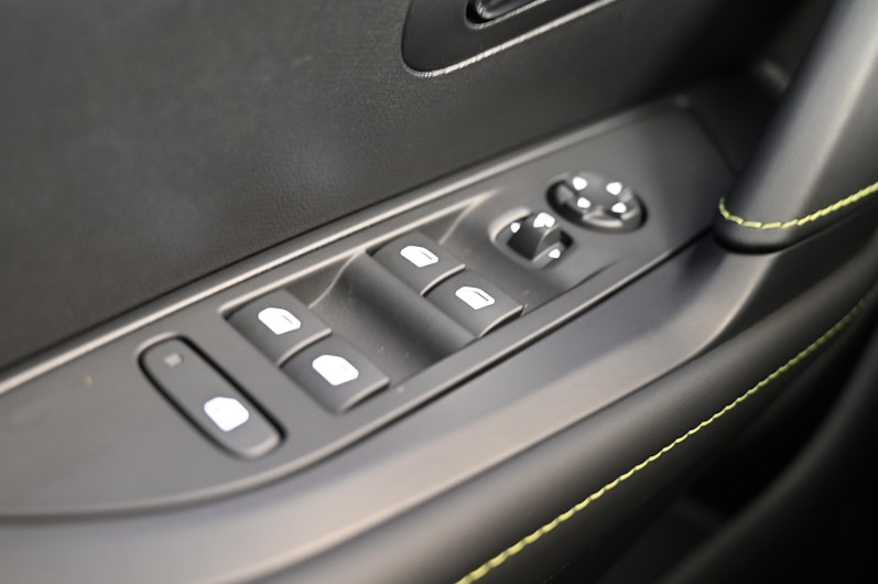 Vehicle image PEUGEOT 208