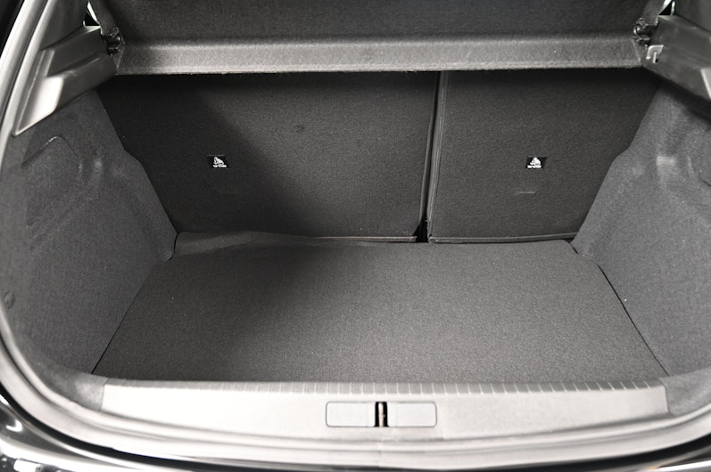 Vehicle image PEUGEOT 208