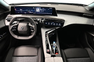 Vehicle image PEUGEOT 3008 1.2 Hybrid Allure