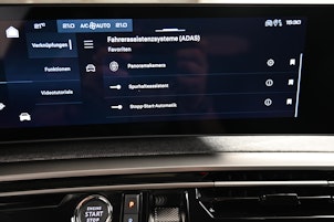 Vehicle image PEUGEOT 3008 1.2 Hybrid Allure