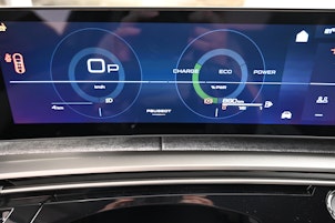 Vehicle image PEUGEOT 3008 1.2 Hybrid Allure Premium