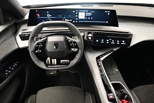 Vehicle image PEUGEOT 3008 1.2 Hybrid GT