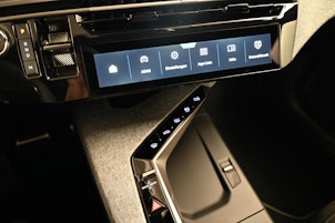 Vehicle image PEUGEOT 3008 1.2 Hybrid GT