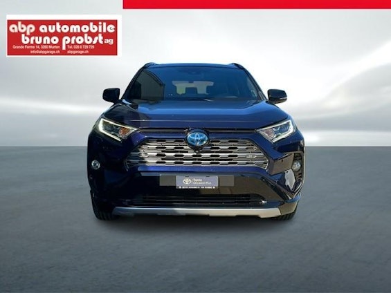 First vehicle image