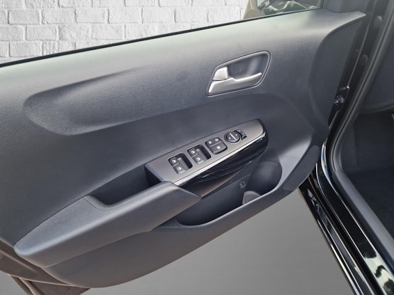 Vehicle image 32 Vehicle image 32