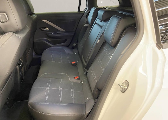 Vehicle image 9 Vehicle image 9