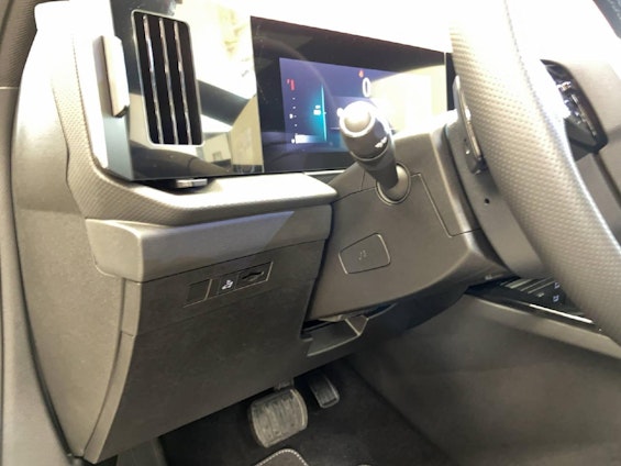 Vehicle image 13 Vehicle image 13