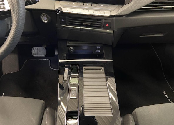 Vehicle image 6 Vehicle image 6