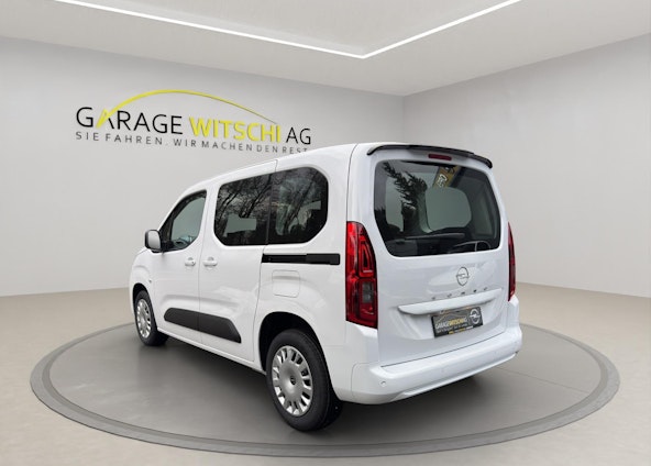 Vehicle image 6 Vehicle image 6