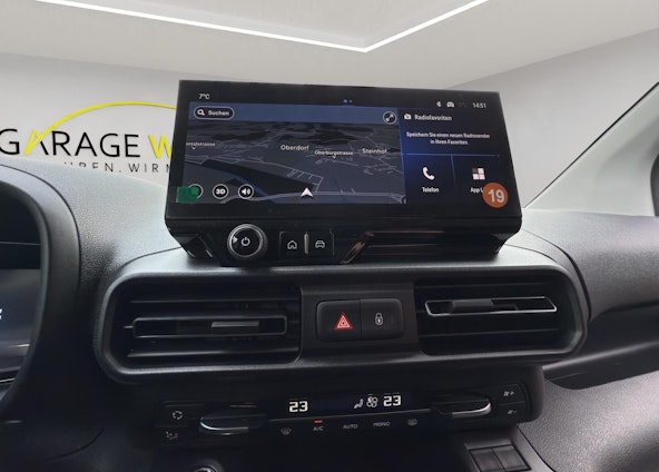 Vehicle image 14 Vehicle image 14